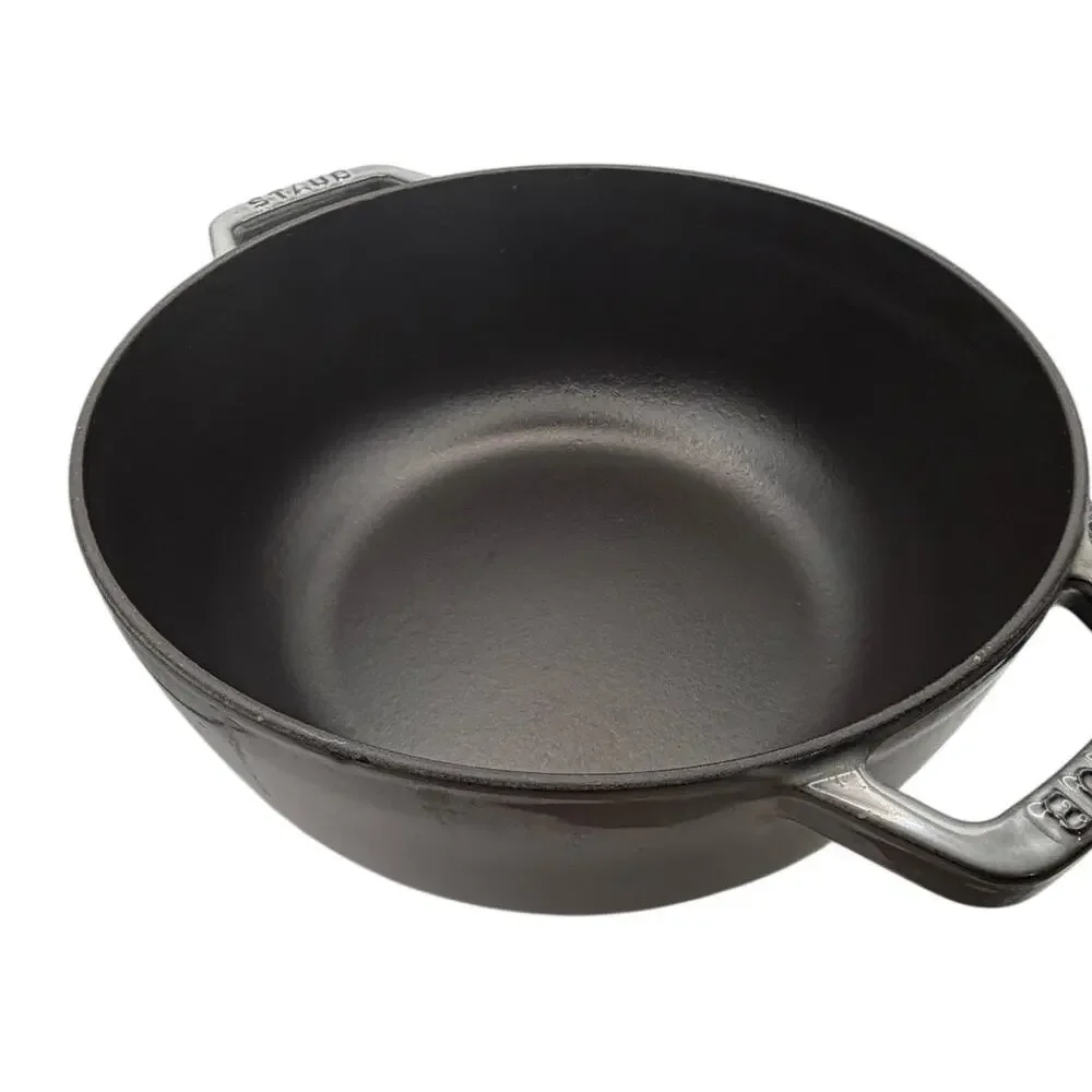 Staub vintage round